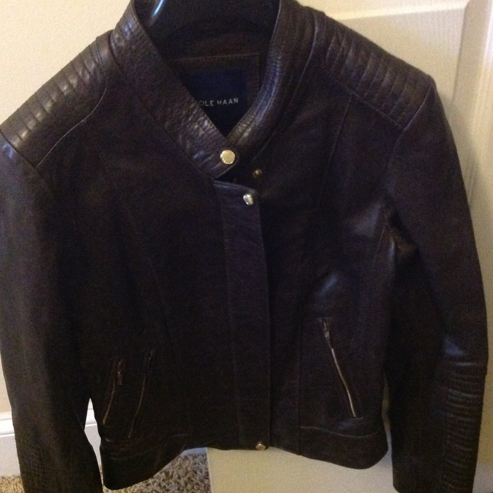 Cole Haan leather jacket in dark brown. Xs.
